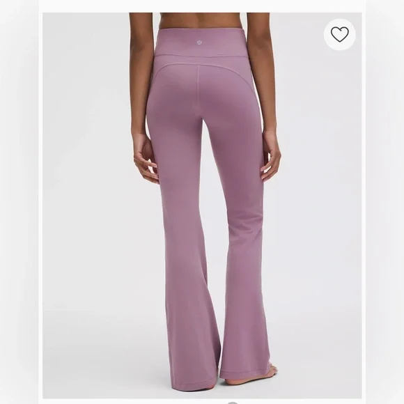 LULULEMON Groove Nulu Super-High-Rise Flared Pant
Regular SIZE 6 square dot - Picture 2 of 10